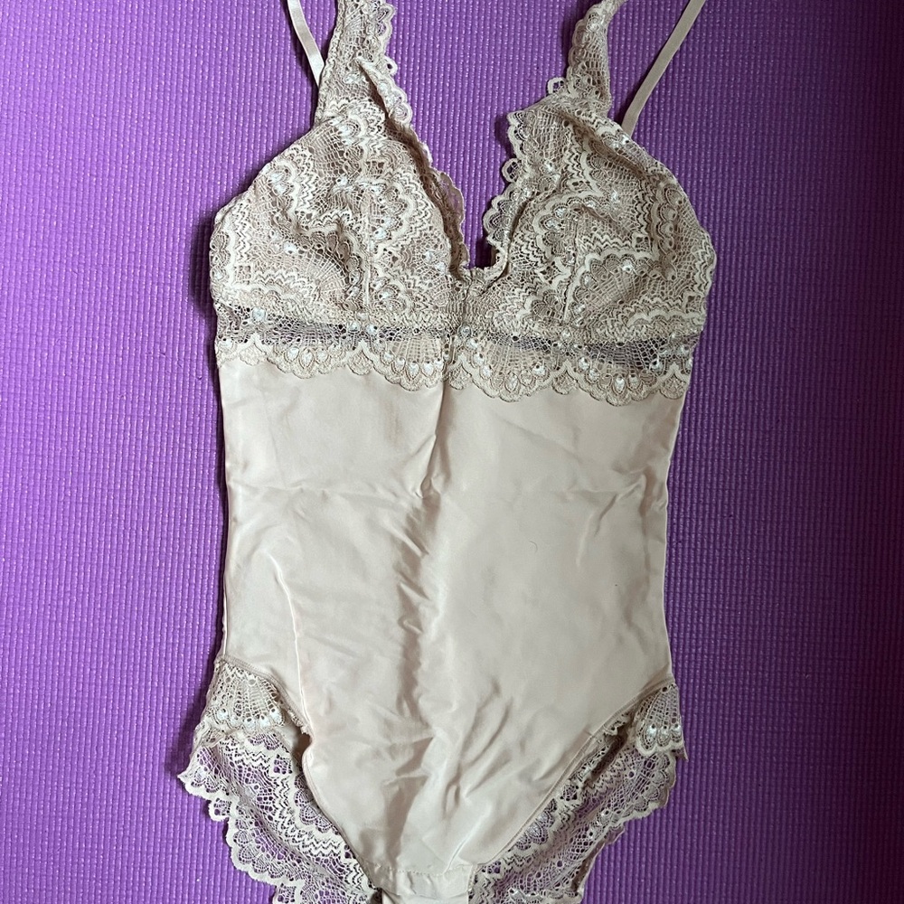 H+M lace bodysuit M